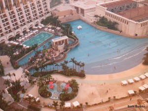 Mega resorts in Cotai include this wave pool