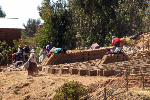 A communal effort building a house on Isla Amantani