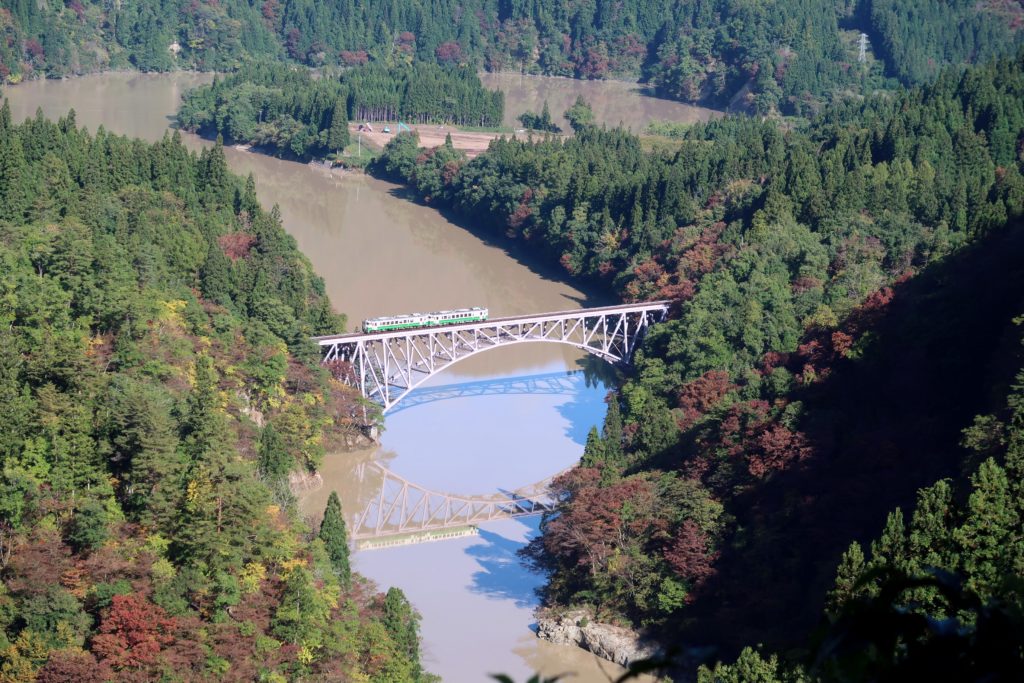 Fukushima Prefecture's Tadami Line as it crosses the Dai-ichi Tadamigawa Bridge