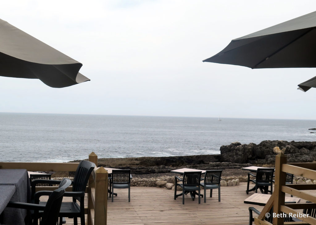 Monte Mar, not far from Guincho Beach, is popular for its fresh seafood and views of the Atlantic